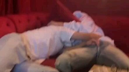 อย่าเมาจนสลบหน้าเพื่อนแสบเชียวล่ะ คุณไม่รู้หรอกว่าตอนนั้นทำอะไรบ้าง ทุกอย่างถูกถ่ายไว้หมดแล้ว