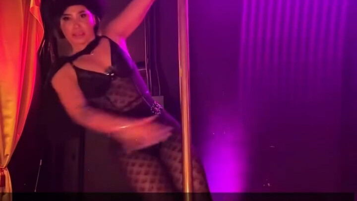 Annabgomodel dạy bạn nhảy