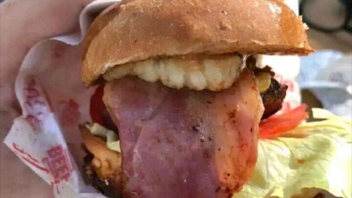 Chiếc burger này đang khiến tôi đau khổ về mặt tâm lý