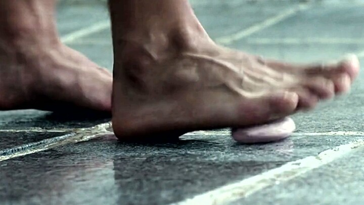 ภาพยนตร์ตลก: มือสังหารระดับพระกาฬเหยียบสบู่ลื่นล้มในห้องน้ำ ชีวิตของเขาเปลี่ยนไปตั้งแต่นั้นเป็นต้นมา