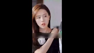 Ibu tiri memaksa Cinderella untuk mati tetapi presiden datang ke rumahnya untuk membalas dendamnya