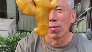 Lần đầu tiên tôi dẫn chú Châu đi trải nghiệm, mọi thứ đều có thể trở thành kẹo táo...