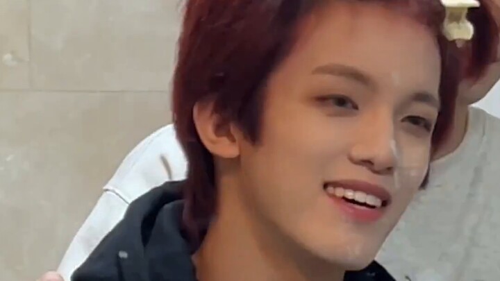 Hugging Sun Yihang tightly on the first snowy night, I finally met a soft-hearted God this winter~