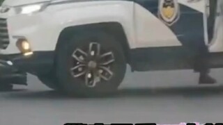 这个站姿 这下比难哄还难哄了