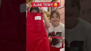 AJAK KELLY JAGA TOKO BYPAINTERS?! BISA GA YA DIA 🤔 #shorts #ErikaRichardo