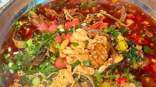 หม่าล่าทังยามดึกบนท้องถนนฉงชิ่ง เผ็ดร้อนซ่าลิ้น เมื่ออากาศหนาวมาซดสักคำ ร่างกายก็อบอุ่นขึ้นมาทันที～