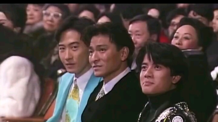 جاكى تشان يغني جميل فعلاً!