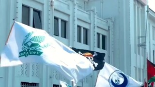 Ada hal yang unik, terlihat bendera one piece berkibar diantara bendera Palestina dan bendera Indone