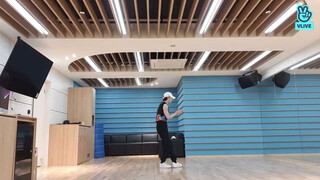 Stray Kids Hwang Hyunjin's "Forced" Practice Room Version