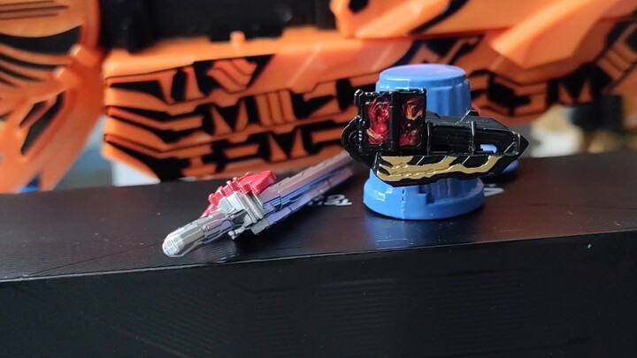 [Review] Mini Flame Sword Blaze actually has full sound effects? Kamen Rider Saber Mini Belt