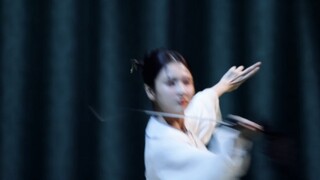 Điệu múa kiếm cổ của Zhang Huiwen