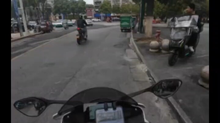 นี่ไม่ใช่ AI จริงๆ นะ ผมไม่ใช่ NPC หรอก ผมแค่มือใหม่ที่เพิ่งขี่มอเตอร์ไซค์ได้สัปดาห์เดียวเท่านั้นเอง