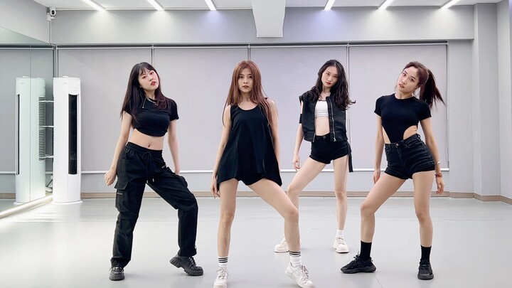 ภาพปกห้องซ้อมช็อตเดียว “Shut Down” ของ BLACKPINK