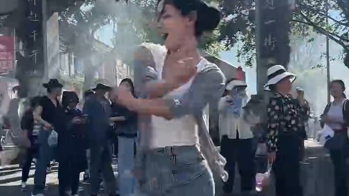 I came to the bustling March Street again. This time I tried 11 different snacks. I didn’t eat enoug