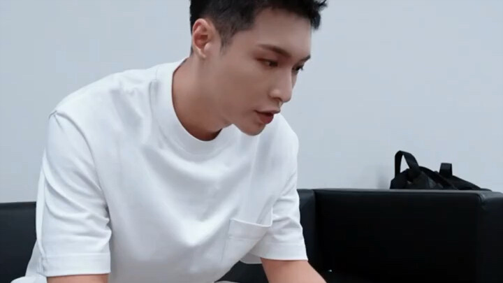 [Zhang Yixing] “I didn’t used to eat this much, but now that I’m older, I really enjoy it” Hahahaha