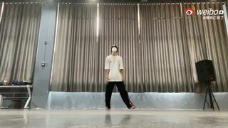陈炳帆一个人的练舞