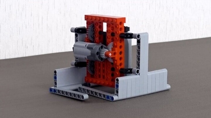 "Có khó để tìm được Lego có thể đi bằng mười sáu chân không?"