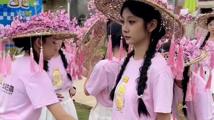 Meizhou Cheerleading Team's May Day Performance (It Was Really Tiring and Hard)