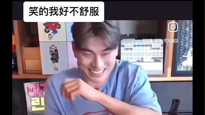 ما أصدقني! ضحكت بلا سبب لمدة دقيقة كاملة.