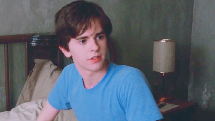 [Norman Bates] How can someone who looks so cute play a murderer?