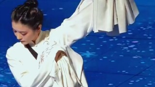 李云霄：李优袖，这要是穿越回去，还不得吊打整本书的女人