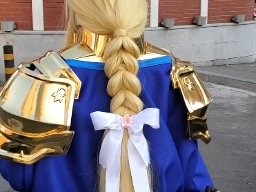 Wearing armor on the street! Straight shot with straight hair! Even if I don’t look good, I won’t li