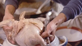 Film domestik pertama tahun 1994 ini, saya terkejut hanya dengan tiga menit pertamanya. Sayang sekal