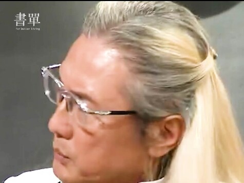 为了能“复活”女儿，包小柏自考博士，用科技和女儿再次见面。
