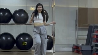 Like Jennie 🎶 ท่าเท่มากๆ