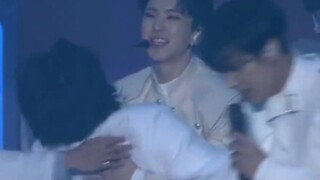 สี่ปีผ่านไป คนที่รู้ดีที่สุดว่าเขากลัวลูกโป่งแค่ไหนก็ยังคงอยู่เคียงข้างเขาเสมอ และเป็นคนแรกที่มอบควา