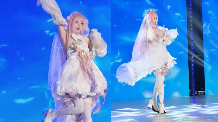 She’s truly shining on stage⭐