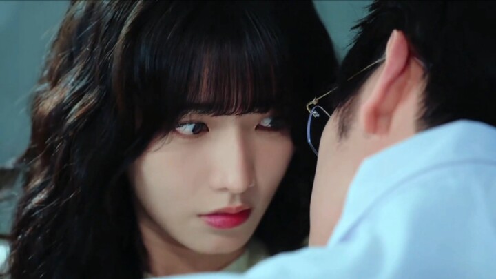 Chú sói xám đội lốt rình rập bên cạnh thỏ trắng nhỏ — chỉ vì ánh nhìn năm xưa mà anh đã rung động vì