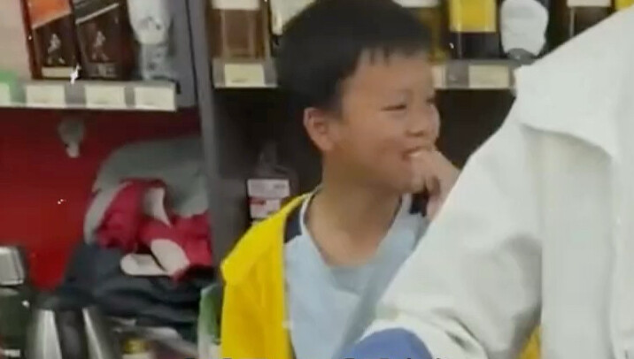 Little Bro: I’ve been watching the store for so long, but I’ve never tasted anything this cool befor