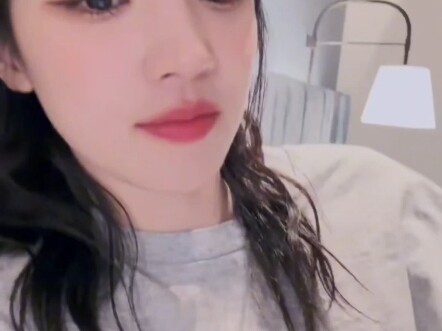 [Song Yuqi] Ini dia, ini benar-benar ada di sini, versi Yuqi dari "APT."