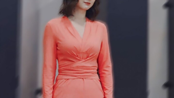 Quả nhiên phong cách công sở vẫn phải học TVB! Từ chối thẩm mỹ “trắng trẻo gầy gò”, trang phục vừa v