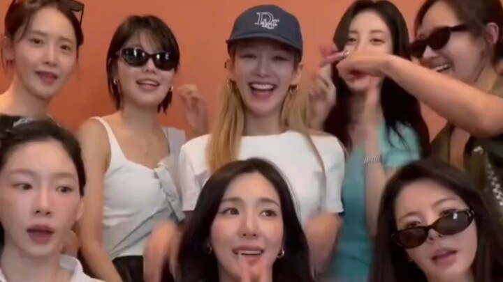 #1 on the trending searches!!! All eight Girls’ Generation members, aged 33 to 38, are unmarried—wha