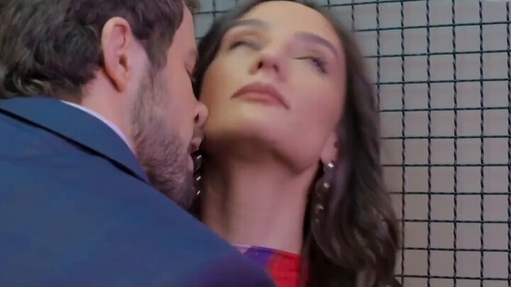 يعرف أنه وسيم جدًا، لذا فهو يتباهى في كل ثانية ودقيقة 【ترجمة باللغة الصينية】