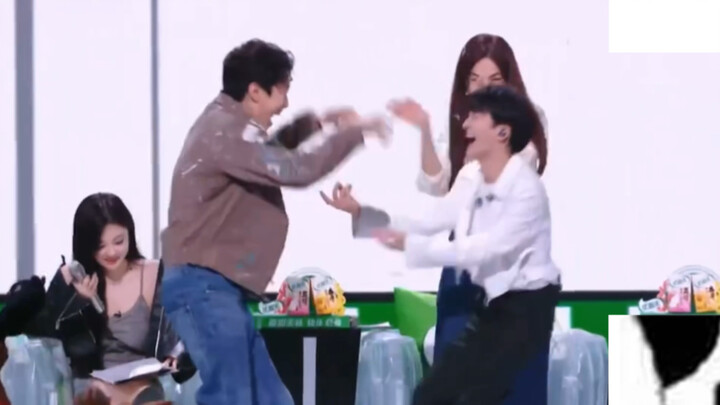 【Park Jae-beom × Châu Thâm】Hai anh ấy hợp nhau một cách khó hiểu, cười nghiêng ngả! Tương tác dễ thư