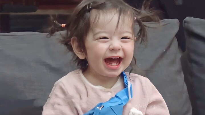 [Superman is Back] Cuteness Explodes!!! How Cute Can Human Cubs Be?