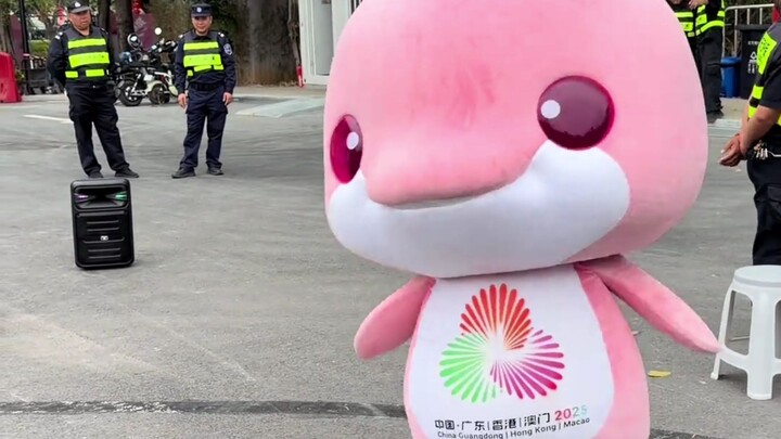 Who says bulky clothes hamper your moves? Big Bay Chicken begs to differ!