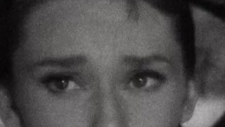 “Anh yêu em, em thuộc về anh.” “Không, không ai thuộc về ai cả.”