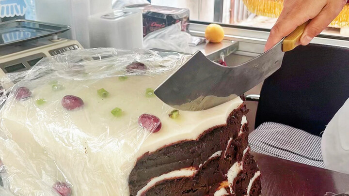 Chewy, sticky glutinous rice cake from the streets of Northeast China—One slice = an entire apartmen