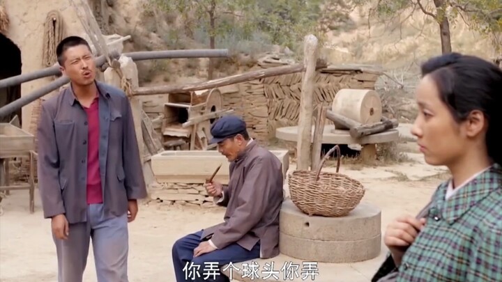 Vua đập ở Tây Bắc, hễ không vừa ý là lập tức vác búa ra đập; giờ thì cô vợ nhỏ cũng học được cách tr