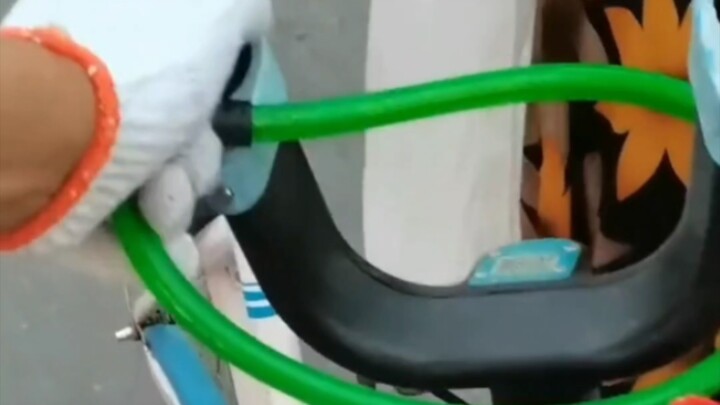 Apa yang terjadi jika Anda menghentikan seseorang mencuri sepeda bersama?