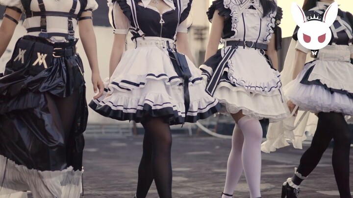 Kita ini ibarat kata pengganti untuk cewek imut!