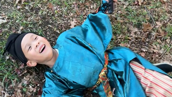 [นิสัยแบบจีนๆ] โตขึ้นมาเห็นแบบนี้ เขาจะชอบแคะนิ้วเท้ามั้ยนะ?