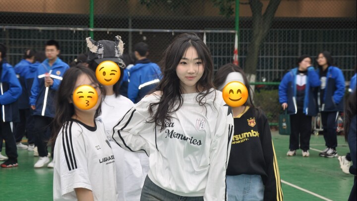 08 Female High School Campus Cover Dance [Attention] by: NJZ (The sound cut out at the end, so there