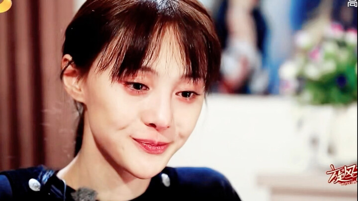 أتعاطف مع كل دمعة من دموعك