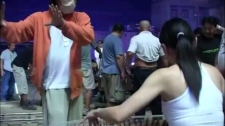 Behind-the-scenes footage from the movie "Kung Fu Hustle": Stephen Chow demonstrates every single mo