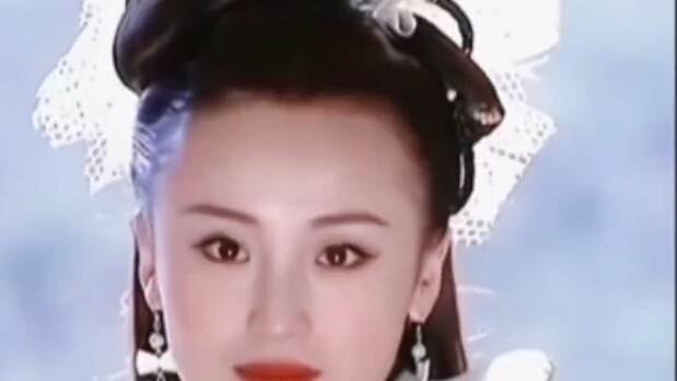 The old version of Gongsun Lu'e pulling Xiaolongnu running in the woods is so beautiful